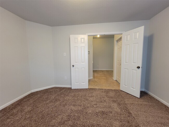 Building Photo - 2723 Wild Oak Park Dr
