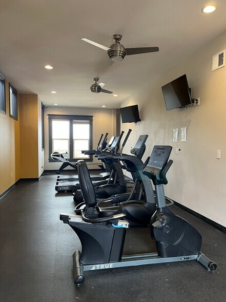 Building Photo - 2085 Eagle Ave