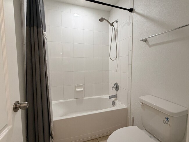 Building Photo - Spacious 5-Bedroom Home with Over 3,000 Sq. Ft. in a Fantastic Community!