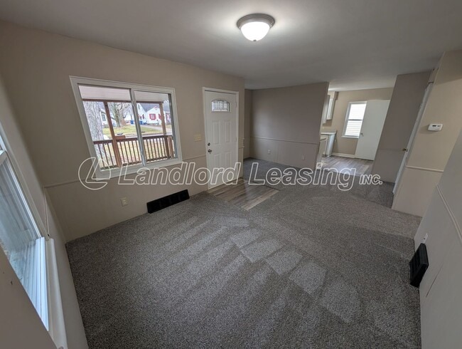 Building Photo - Updated Cape Cod with New Flooring, Front Deck & Garage