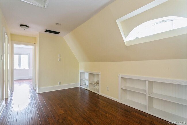 Building Photo - 7 Cotswold Way