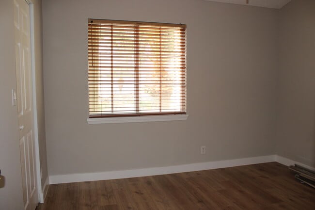 Building Photo - 6984 Stoney Creek Cir