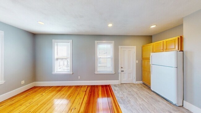 Building Photo - 65 Story St