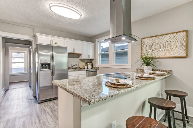 Building Photo - 513 E 36th St