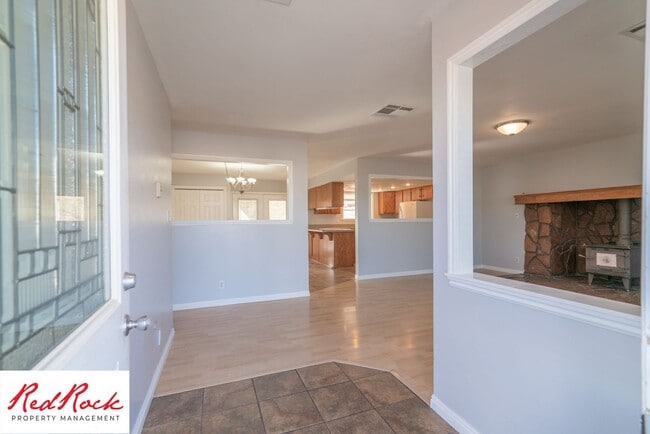 Building Photo - Bright & Spacious 3-Bed, 2-Bath Home in Wa...