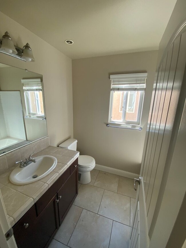 Building Photo - Beautiful 2 story Home in gated community ...