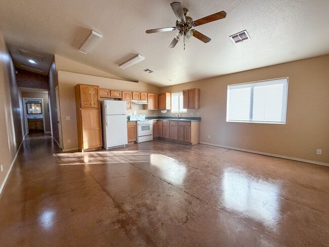 Building Photo - DUPLEX APARTMENT - RIMROCK/LAKE MONTEZUMA