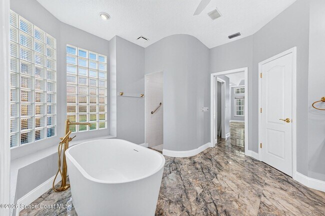 Building Photo - 975 Wildwood Dr