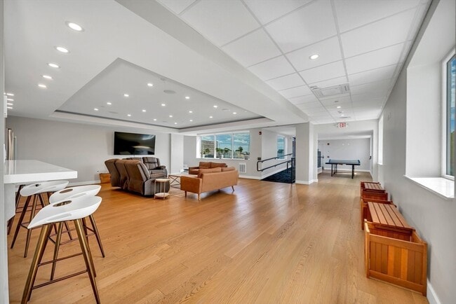 Building Photo - 932 Broadway