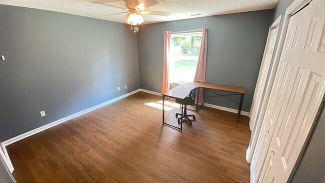 Building Photo - 829 Mill River Rd