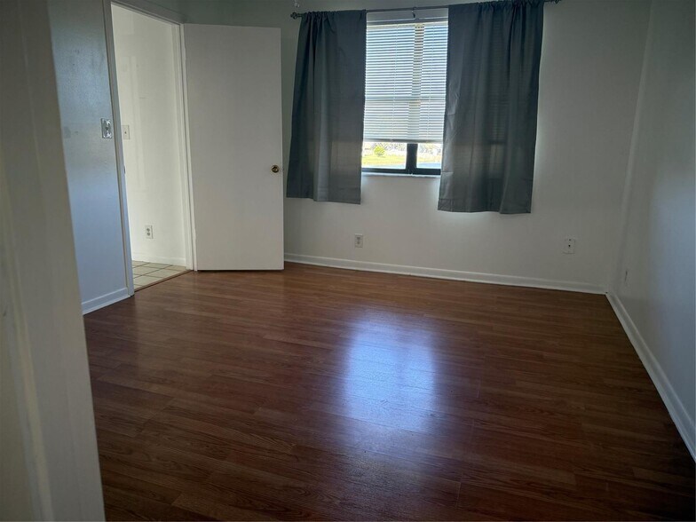 Building Photo - 10007 Winding Lake Rd