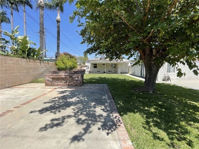 Building Photo - 10228 N Benson Ave