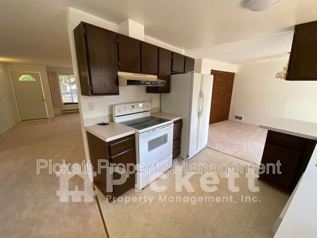 Building Photo - 2870 SE Colusa Ave