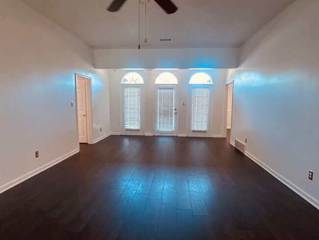 Building Photo - 8305 Crimson Creek Dr