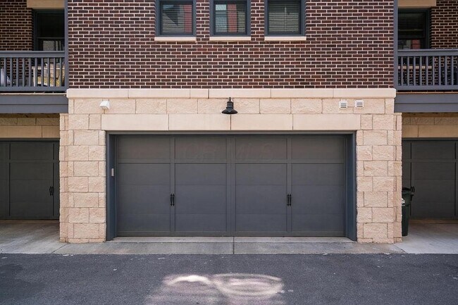 Building Photo - 112 W Starr Ave