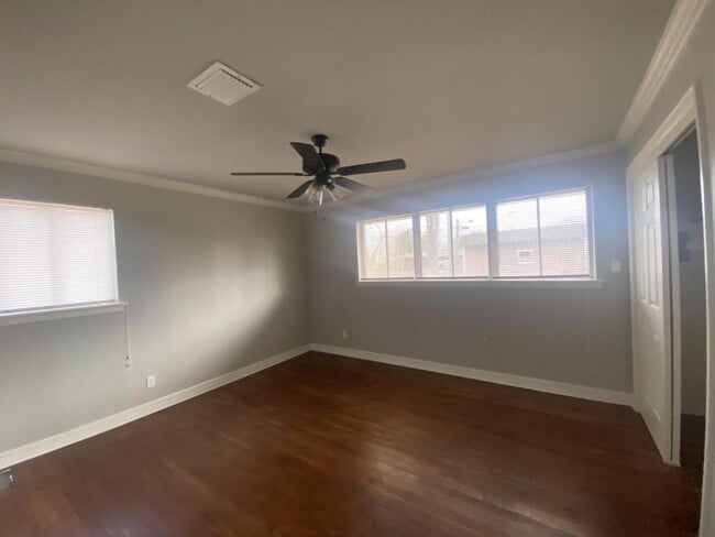 Building Photo - 2506 Waverly Dr