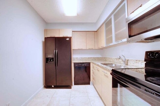 Building Photo - 3300 NE 192 St