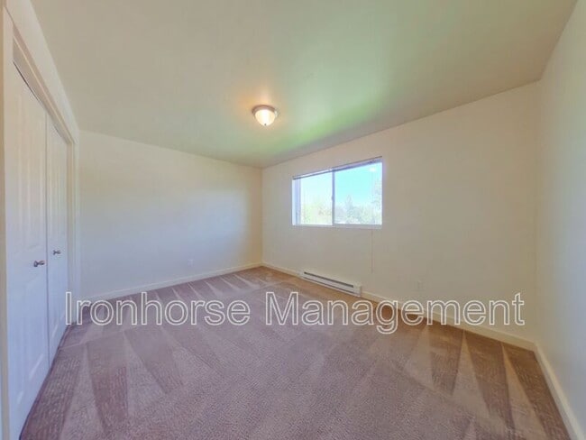 Building Photo - 807 W Villard St