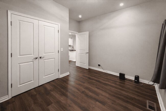 Building Photo - 1366 Cole St