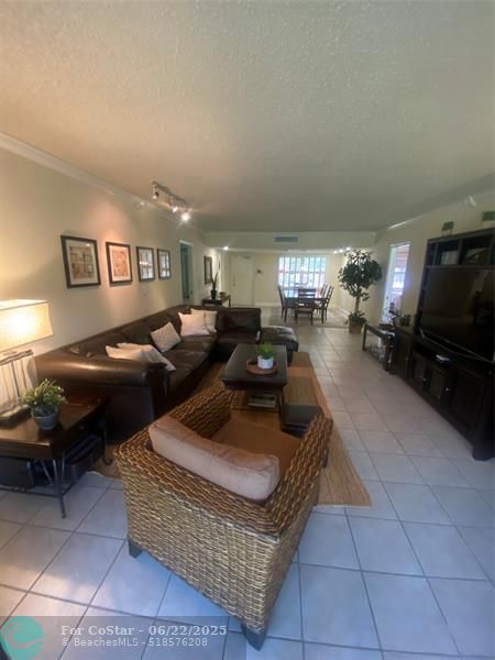 Building Photo - 4007 N Cypress Dr