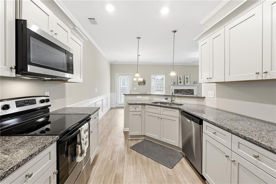 Building Photo - 334 Melody Ln