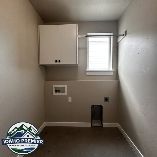 Building Photo - 2052 E Sharptail St