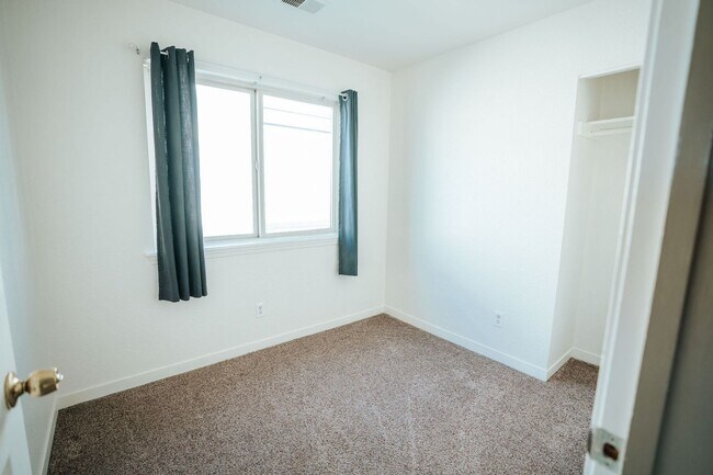 Building Photo - 122 Cod St