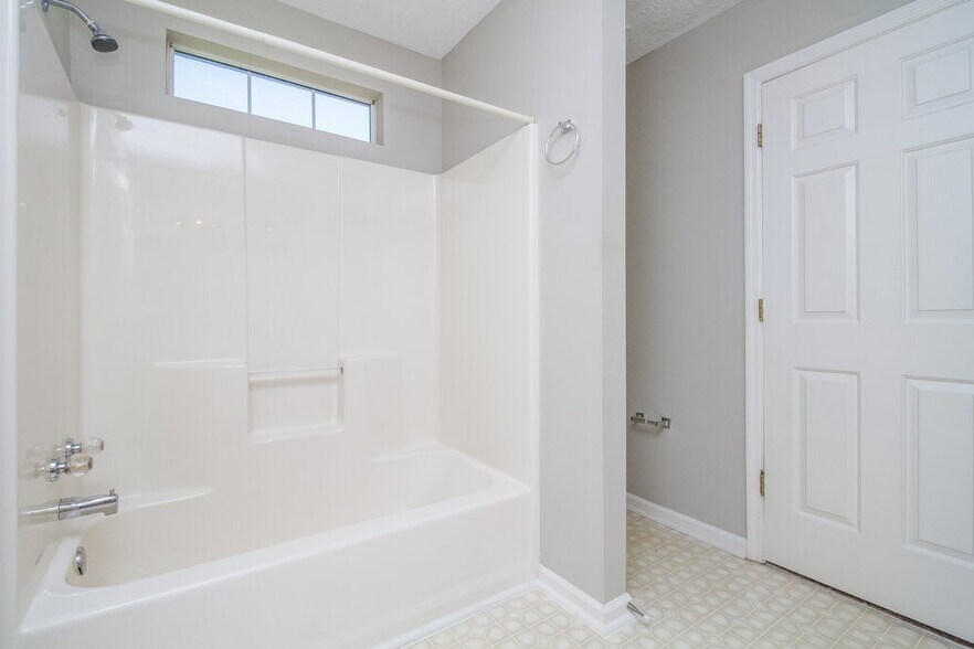 Building Photo - 607 Doral Pointe