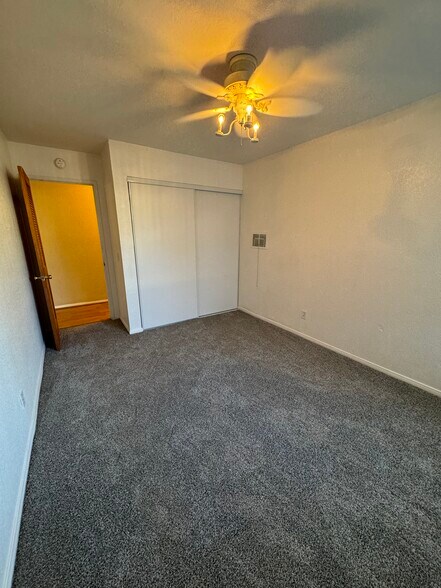Building Photo - 868 E Alvarado St