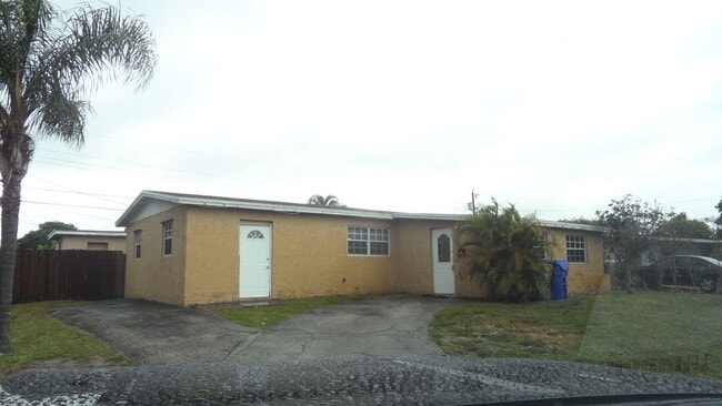 Building Photo - 3-Bed, 2-Bath Single-Family Home in Hollywood!