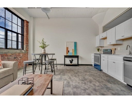 Primary Photo - 151 Chestnut St