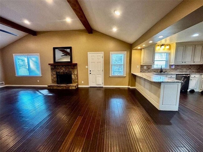 Building Photo - 125 Lantern Ridge Dr