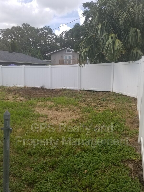 Building Photo - 2001 E Grant Ave