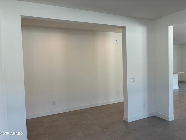 Building Photo - 17778 W Crawfordsville Dr