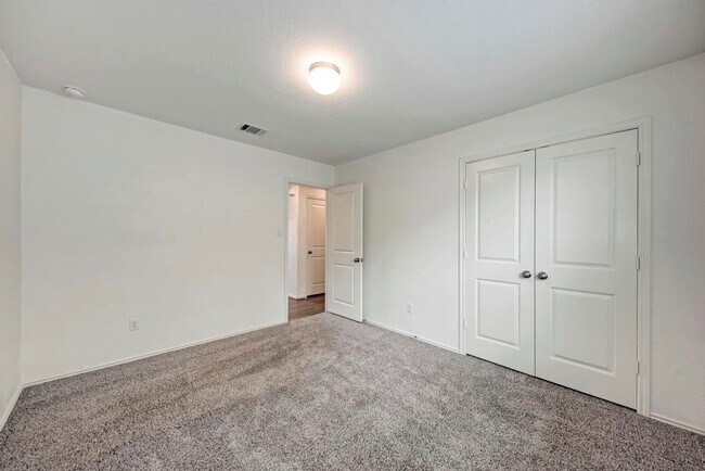 Building Photo - 6513 Leonardo Cove