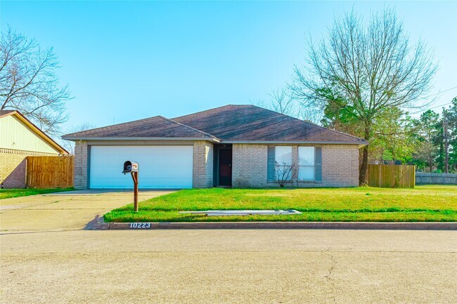Primary Photo - 10223 Appleridge Dr