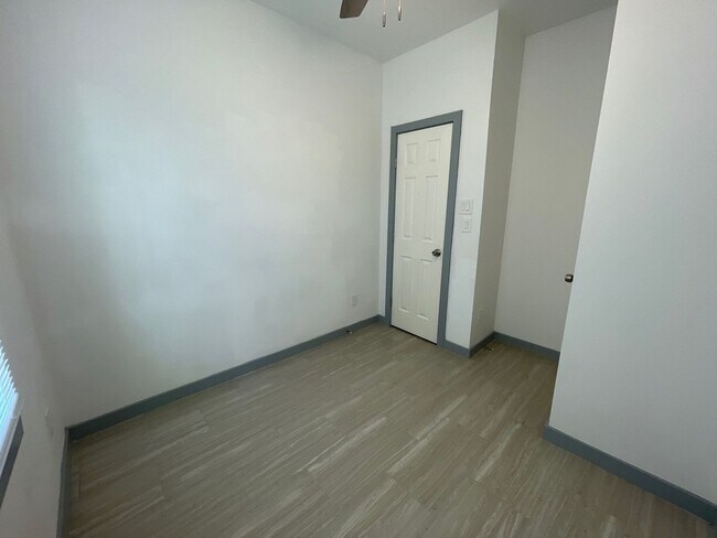 Building Photo - 5226 Ridgevan St