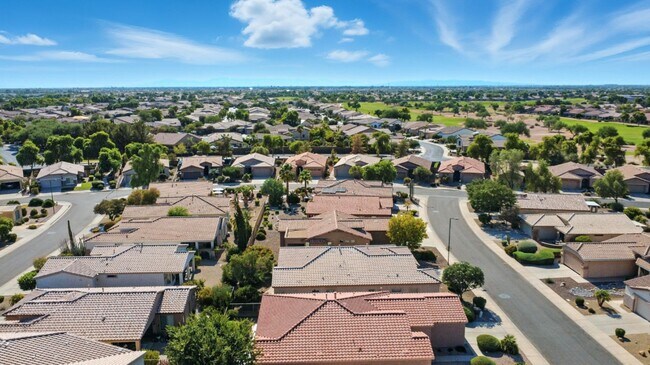 Building Photo - Fully Remodeled 2BR + Den in Trilogy at Po...