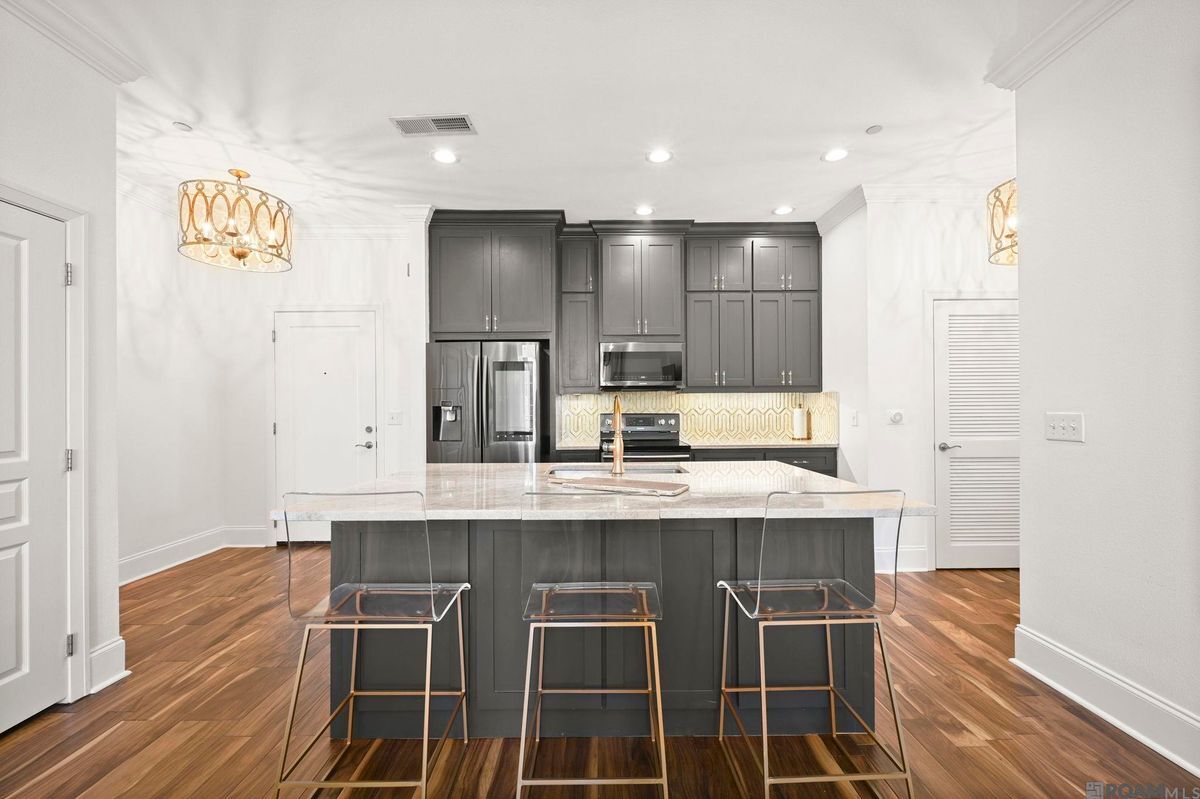 Building Photo - 7707 Bluebonnet Blvd