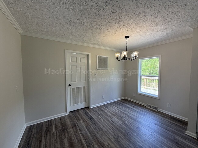 Building Photo - 10504 Benchmark Rd