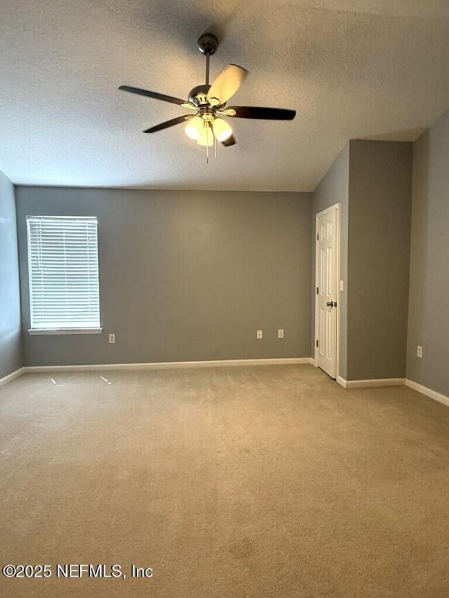Building Photo - 516 Hopewell Dr
