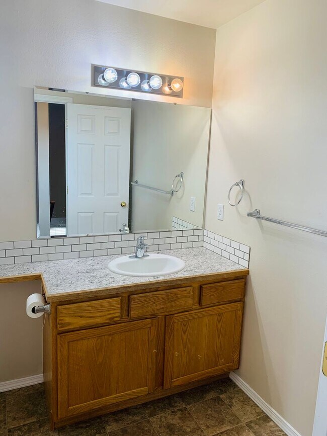 Building Photo - Beautiful Home with Separate Office/Bonus ...