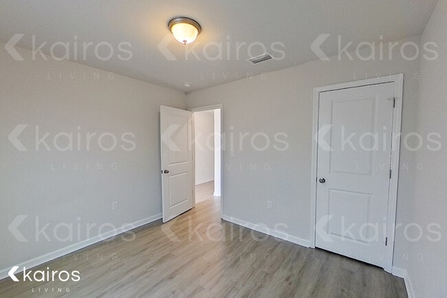 Building Photo - 157 Cora Rd