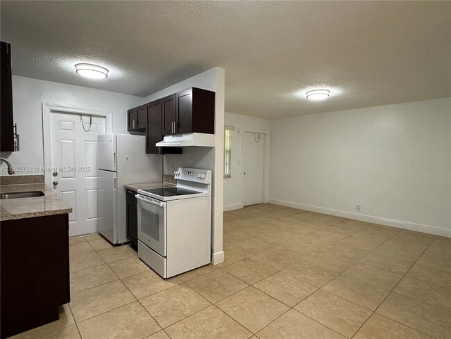 Primary Photo - 2900 NE 17th Ave