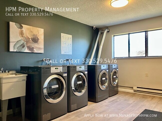 Building Photo - 1017 Howe Ave