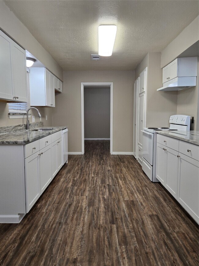 Building Photo - 2623 Fern Hill Dr