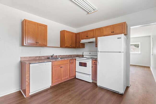 Building Photo - 422 Longwood Ave