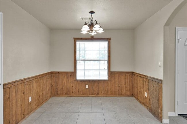 Building Photo - 244 Longview St