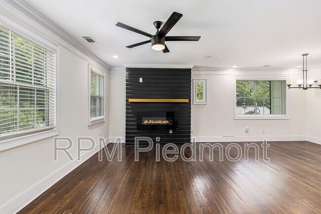 Building Photo - 1355 Westview Dr SW