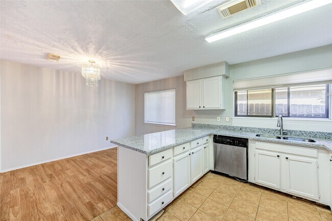 Building Photo - 1510 Chestnut Tree Ln